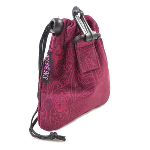 Leckerli-Beutel mit Kordelzug und Karabiner aus Baumwoll- Canvasstoff Magenta mit floralen Ornamenten.