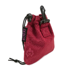 Leckerli-Beutel mit Kordelzug und Karabiner aus Baumwoll- Canvasstoff  Rot mit floralen Ornamenten.