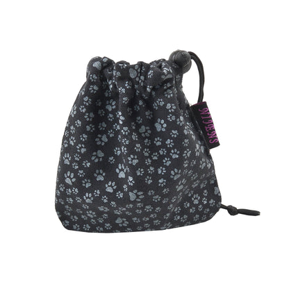 Leckerli-Beutel mit Kordelzug und Karabiner aus Canvas-Stoff, Schwarz, mit kleinem Pfoten-Print Grau. 