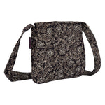 Kleine Tasche, Umhängetasche aus Baumwolle, Schwarz mit Blumenornamenten. Ein Hauptfach mit Einsteckfach und jeweils ein Reißverschlussfach vorne und hinten.