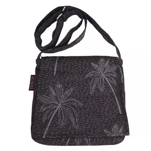 Kleine Umhängetasche Schwarz aus Stoff mit Palmen Druck.