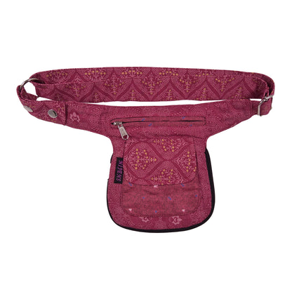 Wendbare Bauchtasche, Stoff „Magenta“ mit floralen Ornamenten. Ein Hauptfach mit Reißverschluss und Einsteckfach vorne.