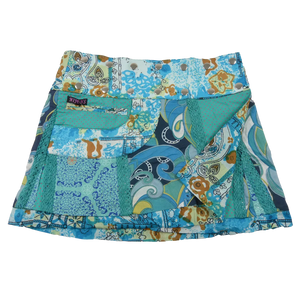 Sommerrock, Wenderock kurz aus Baumwollstoff Türkis, Stoffmuster Mix Pünktchen, Muster und Spitzen Türkis, Verzierung. Rockbund ist einstellbar mit doppelter Druckknopfleiste. Eingrifftasche integriert mit Einsteckfach an der Seite.