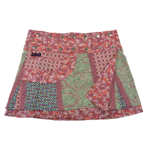 Sommerrock, Wenderock kurz aus Baumwollstoff, Stoffmuster Mix Blumen und Spitzen Altrosa, Verzierung. Rockbund ist einstellbar mit doppelter Druckknopfleiste. Eingrifftasche integriert mit Einsteckfach an der Seite. Rosa, Minzfarben.