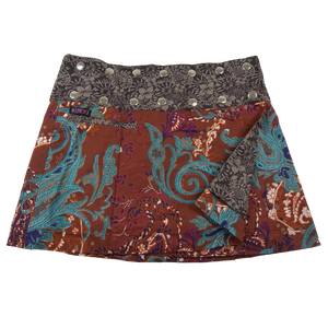 Sommerrock aus Baumwolle in Braun/Türkis im Mustermix. Umfang ist verstellbar mit doppelter Druckknopfleiste mit Einsteckfach.