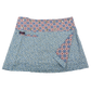 Sommerrock aus Baumwolle in Hellblau im Mustermix. Umfang ist verstellbar mit doppelter Druckknopfleiste mit Einsteckfach.