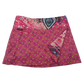 Sommerrock aus Baumwolle in Pink/Lila im Mustermix. Umfang ist verstellbar mit doppelter Druckknopfleiste mit Einsteckfach.
