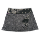 Sommerrock aus Baumwolle in Schwarz/Weiß im Mustermix. Umfang ist verstellbar mit doppelter Druckknopfleiste mit Einsteckfach.