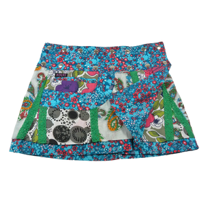 Sommerrock aus Baumwolle in Weiß/Türkis im Mustermix. Umfang ist verstellbar mit doppelter Druckknopfleiste mit Seitentasche.