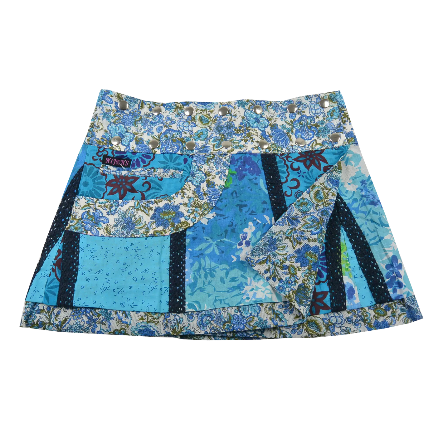Sommerrock aus Baumwolle in Blau im Mustermix. Umfang ist verstellbar mit doppelter Druckknopfleiste mit Seitentasche.
