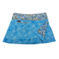 Sommerrock aus Baumwolle in Blau/Blumen, blau im Mustermix. Umfang ist verstellbar mit doppelter Druckknopfleiste mit Einsteckfach.