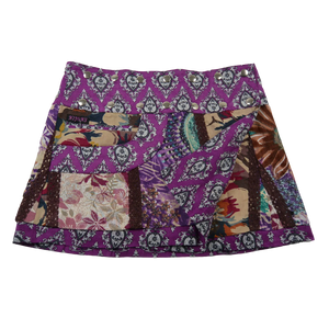Sommerrock aus Baumwolle in Violett/Lila im Mustermix. Umfang ist verstellbar mit doppelter Druckknopfleiste mit Seitentasche.