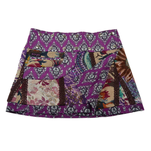 Sommerrock aus Baumwolle in Violett/Lila im Mustermix. Umfang ist verstellbar mit doppelter Druckknopfleiste mit Seitentasche.