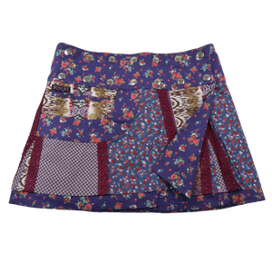 Sommerrock aus Baumwolle in Violett im Mustermix. Umfang ist verstellbar mit doppelter Druckknopfleiste mit Seitentasche.