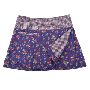 Sommerrock aus Baumwolle in Violett im Mustermix. Umfang ist verstellbar mit doppelter Druckknopfleiste mit Einsteckfach.