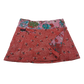 Sommerrock aus Baumwolle in Rot im Mustermix. Umfang ist verstellbar mit doppelter Druckknopfleiste mit Einsteckfach.