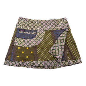 Sommerrock aus Baumwolle in Grün im Mustermix. Umfang ist verstellbar mit doppelter Druckknopfleiste mit Seitentasche.