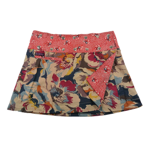 Sommerrock aus Baumwolle in Sandfarben/Rot im Mustermix. Umfang ist verstellbar mit doppelter Druckknopfleiste mit Einsteckfach.