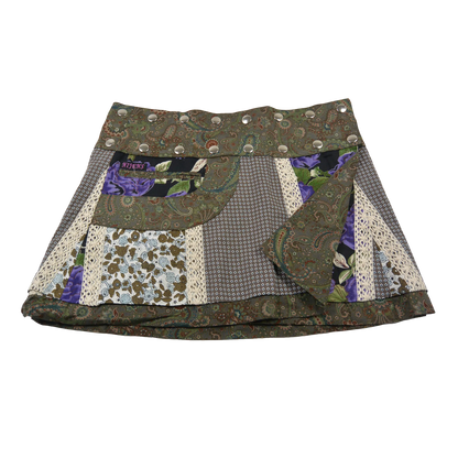 Sommerrock aus Baumwolle in Khaki im Mustermix. Umfang ist verstellbar mit doppelter Druckknopfleiste mit Seitentasche.
