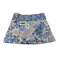 Sommerrock aus Baumwolle in Blau/Grau im Mustermix. Umfang ist verstellbar mit doppelter Druckknopfleiste mit Einsteckfach.