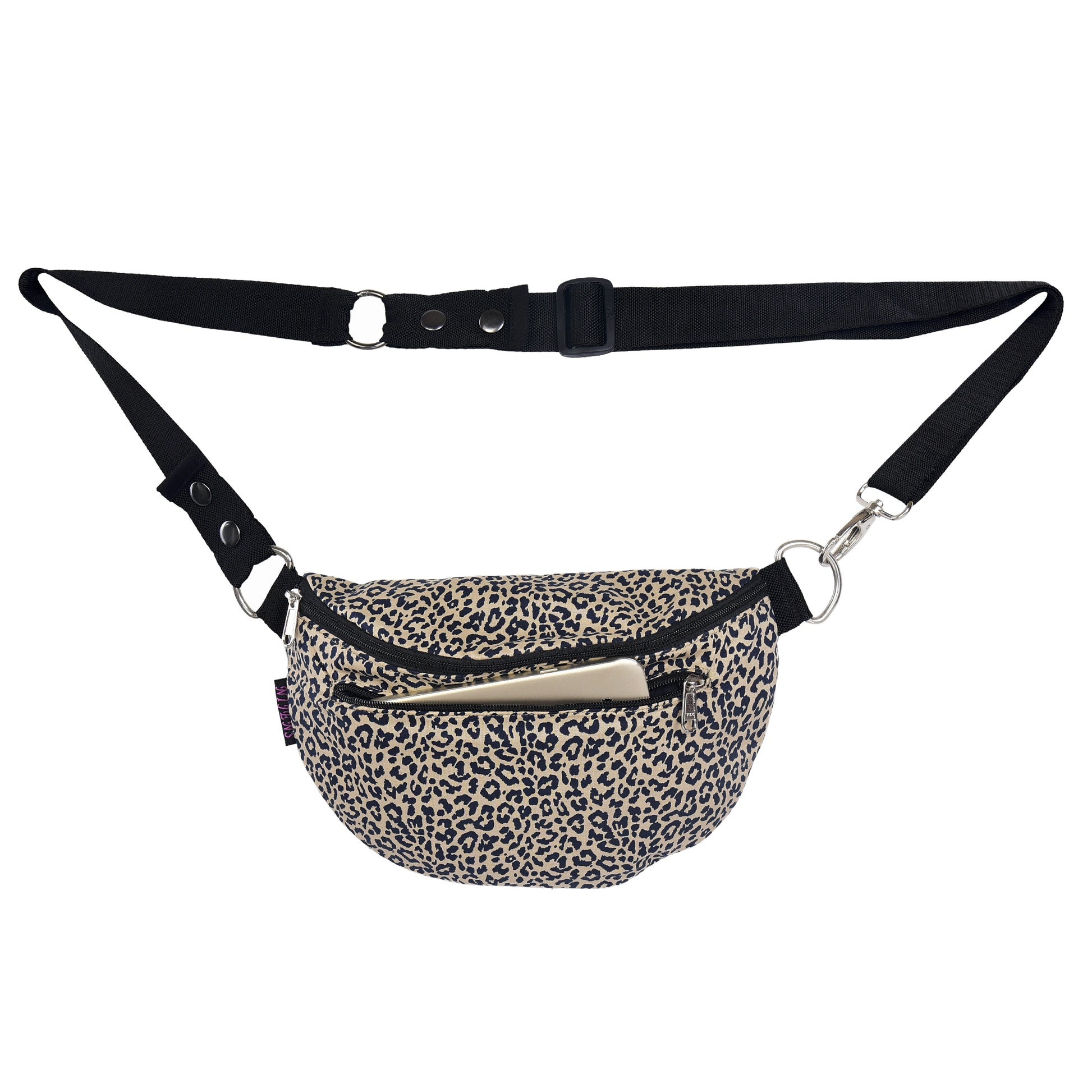 Gesamtansicht der Bauchtasche im Leopardenprint mit abnehmbarem Gurt