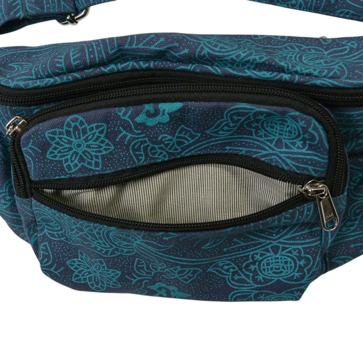 Offene Crossbody Bag Torino aus Canvas Petrol mit Inhalt und zusätzlichem Reißverschlussfach