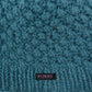 Materialausschnitt Handgestrickte kurze Beanie Mütze, Wollmütze aus Schurwolle, Hellblau.