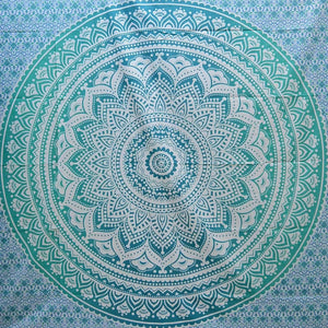 Stofflaken mit indischem Mandala Ornament in der Mitte. Siebdruck Design.