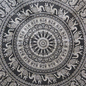 Dekor Decke mit Elefanten Motive schwarz-weiß