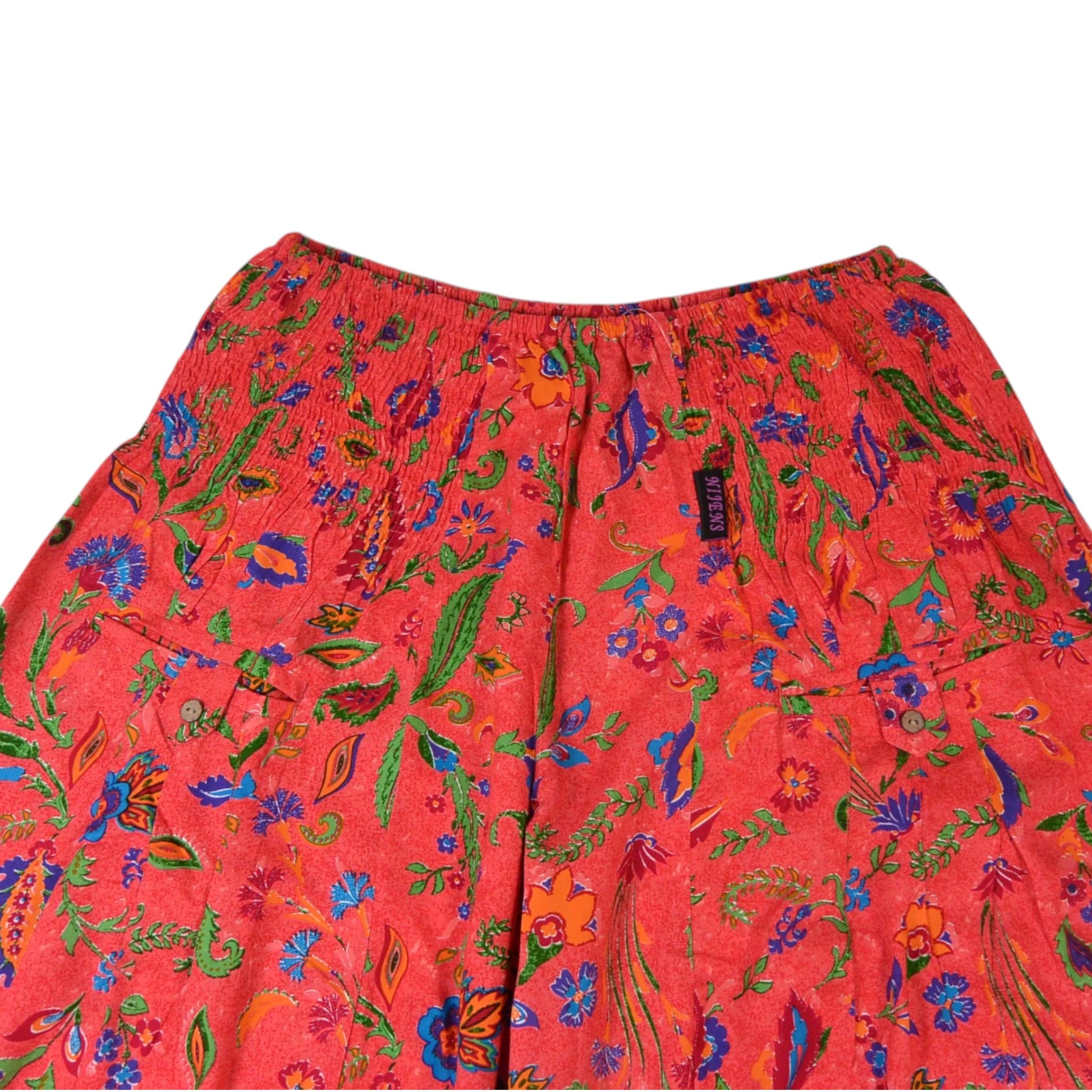 Bequeme Sommerhose für Damen aus Viskose mit korallrotem Ethno-Blumenprint und Seitentaschen