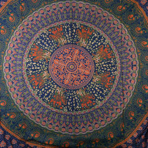 Runde Mandala-Tagesdecke im indischen Stil mit kunstvollem Elefanten- und Blumenmuster in grün-orange