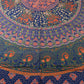 Seitliche Perspektive einer runden Mandala-Decke mit orientalischem Muster 