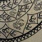 Rechteckige Baumwoll-Decke mit spirituellem Om-Mandala in Schwarz-Beige – ideal für Meditation oder als Wandtuch