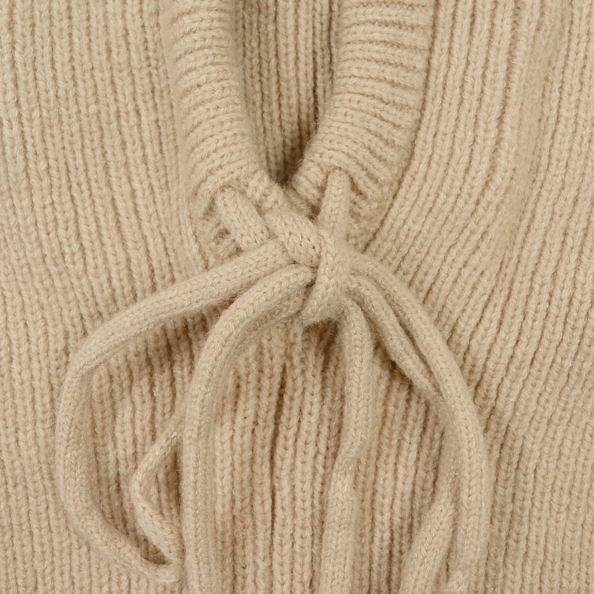 Detailaufnahme Kordelzug Balaclava Beige – feiner Strick