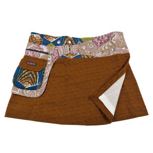 Sommerrock, Wickelrock aus besticktem Baumwollstoff Ockerfarben. Rockbund mit aufgesetzter Seitentasche und doppelter Druckknopfleiste aus buntem Stoffmuster-Mix.