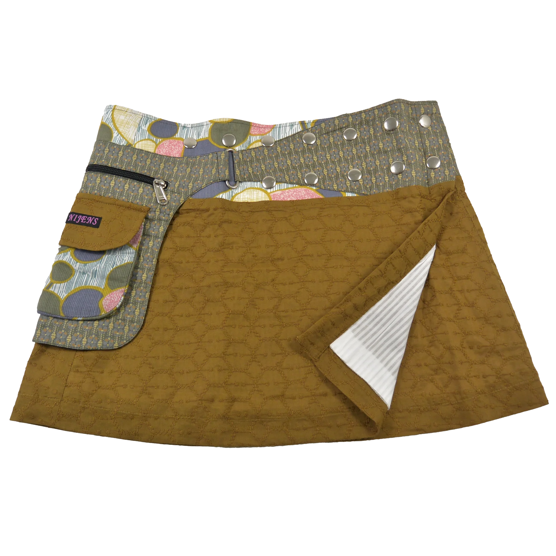 Sommerrock, Wickelrock, kurz mit besticktem Baumwollstoff, ockerbraun An der Seite gibt es eine aufgesetzte Seitentasche und der Rockbund ist einstellbar mit einer doppelten Druckknopfleiste.