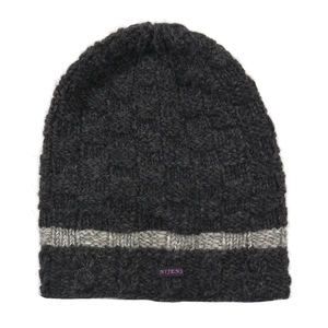Long-Beanie-Mütze, handgestrickt aus Schurwolle, Anthrazit. Ein hellgrauer Streifen oberhalb des Mützenbundes im Strickmuster ziert diese Wollmütze.