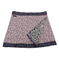 Wenderock aus Baumwolle mit kleinem Einsteckfach vorne. Umfang ist einstellbar mit Druckknöpfen am Rockbund. Muster und Farbenmix.