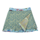 Wenderock aus Baumwolle mit Blumenmustern/blaugrau. Umfang ist einstellbar mit Druckknöpfen am Rockbund. Muster und Farbenmix.