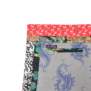 Zweiteiler Sommerrock aus Baumwolle Rot-Grau-Blau Paisley. Ein kleines Einsteckfach und die zusammengesetzten Stoffmuster.