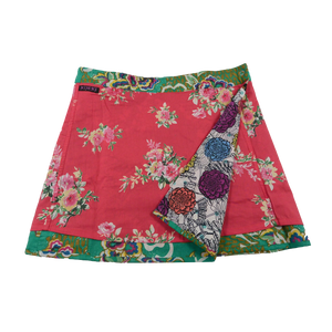 Wenderock aus Baumwolle mit Blumenmuster (Rosa). Umfang ist einstellbar mit Druckknöpfen am Rockbund. Muster und FarbenMix.