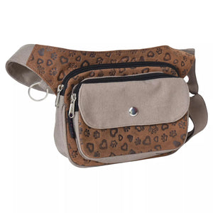 Gürteltasche, Gassi-Tasche Leder und Canvas mit kleinen Pfoten und Herzprägungen in Braun, Grau. Diese Tasche verfügt über ein Leckerli Fach mit wasserabweisenden und waschbarem Innenfutter.