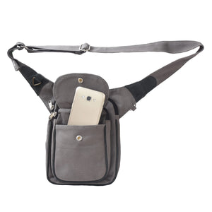 Gassi-Tasche, Bauchtasche, Canvas-Stoff, Grau. Vordere Taschenklappe ist besetzt mit schwarzem Leder. Gurt ist stufenlos größenverszellbar. Einsteckfach vorne wird mit einem Druckknopf geschlossen.