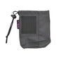 Flaschenbeutel aus Polyester, grau. Verschließbar mit einem Kordelzug. Eine breite elastische Gürtelschlaufe
