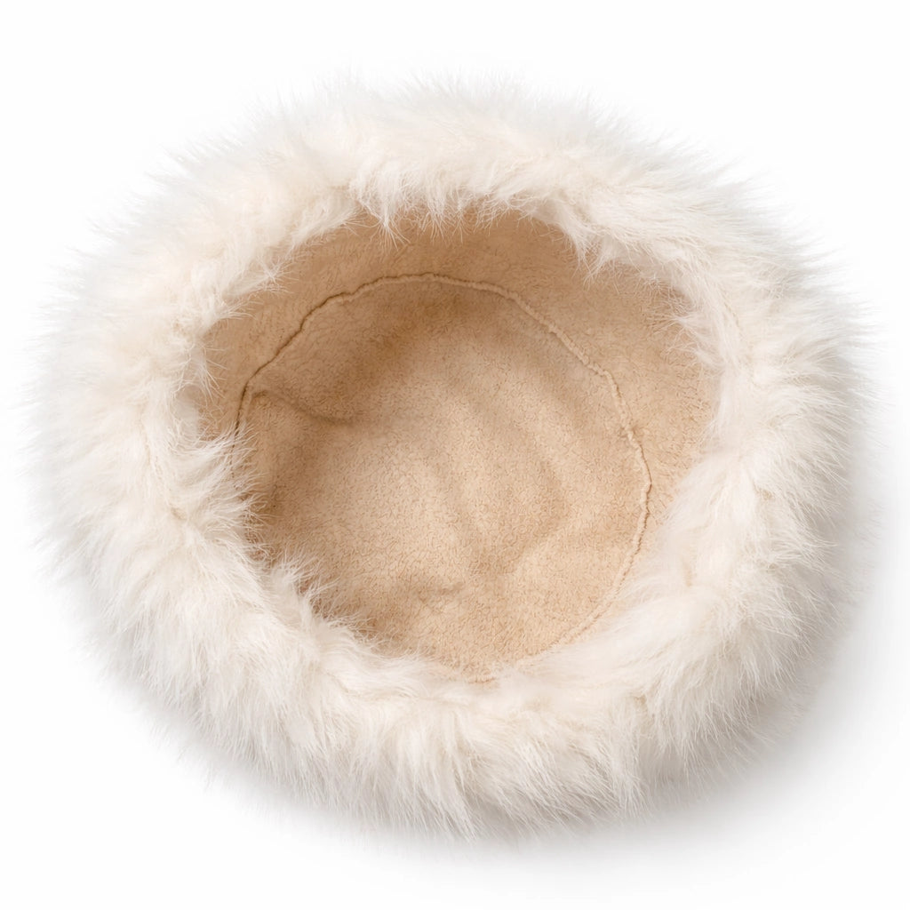 Nijens Kunstfell-Mütze in Weiß, weiche Kunstfell-Wintermützeю Ansicht von untenю