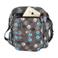 Stylische Hundetasche in Grau mit niedlichem Pfotenmuster und mehreren Taschen für Zubehör und Handy.