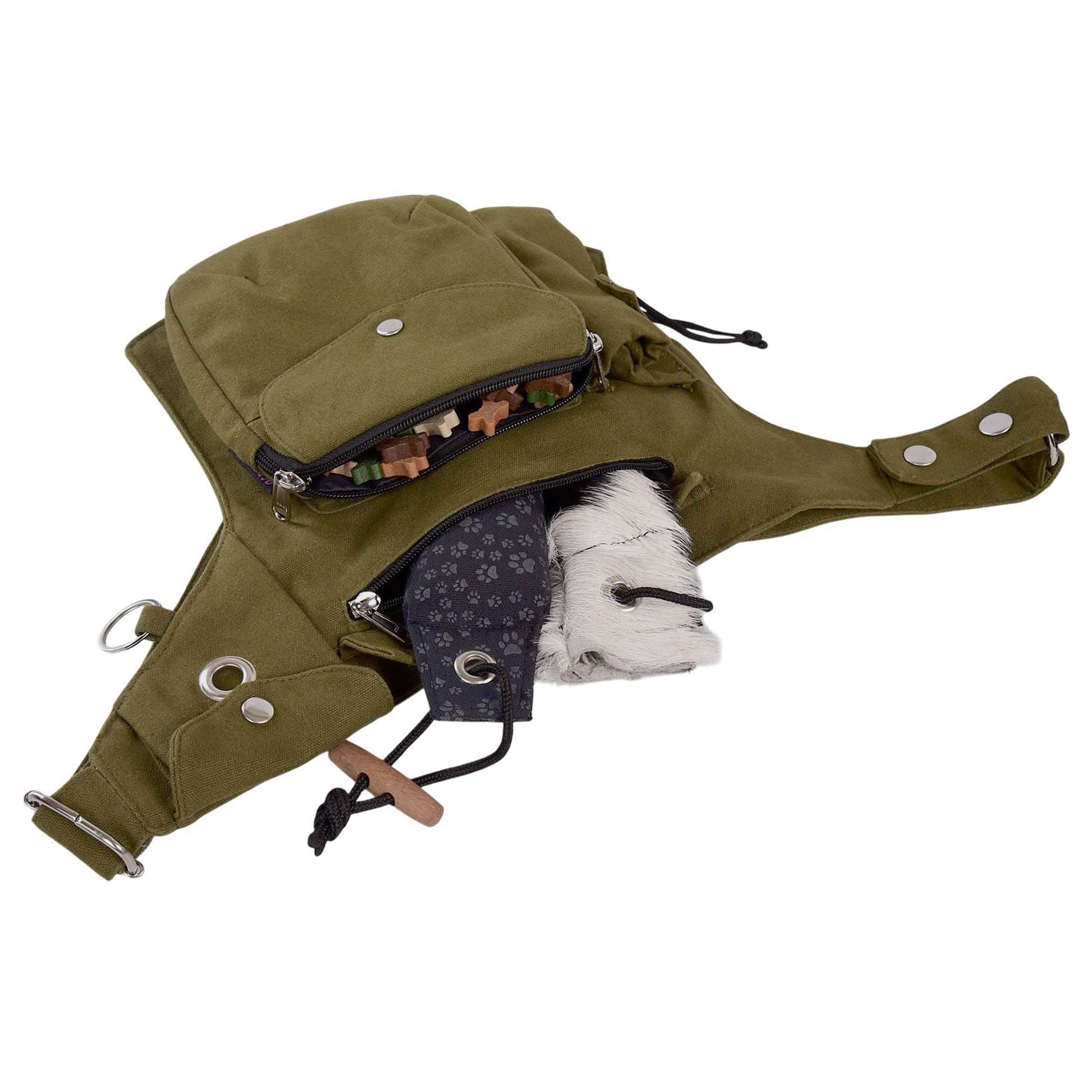 Funktionale Hundetasche in Olivgrün aus Stoff Material mit mehreren Fächern für Leckerlis und Zubehör.