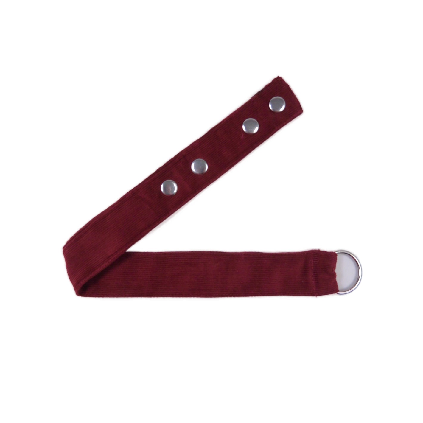 Bordeauxroter Nijens Verlängerungsgurt aus Cordstoff, flach liegend mit zwei silbernen Druckknöpfen und Metallring.