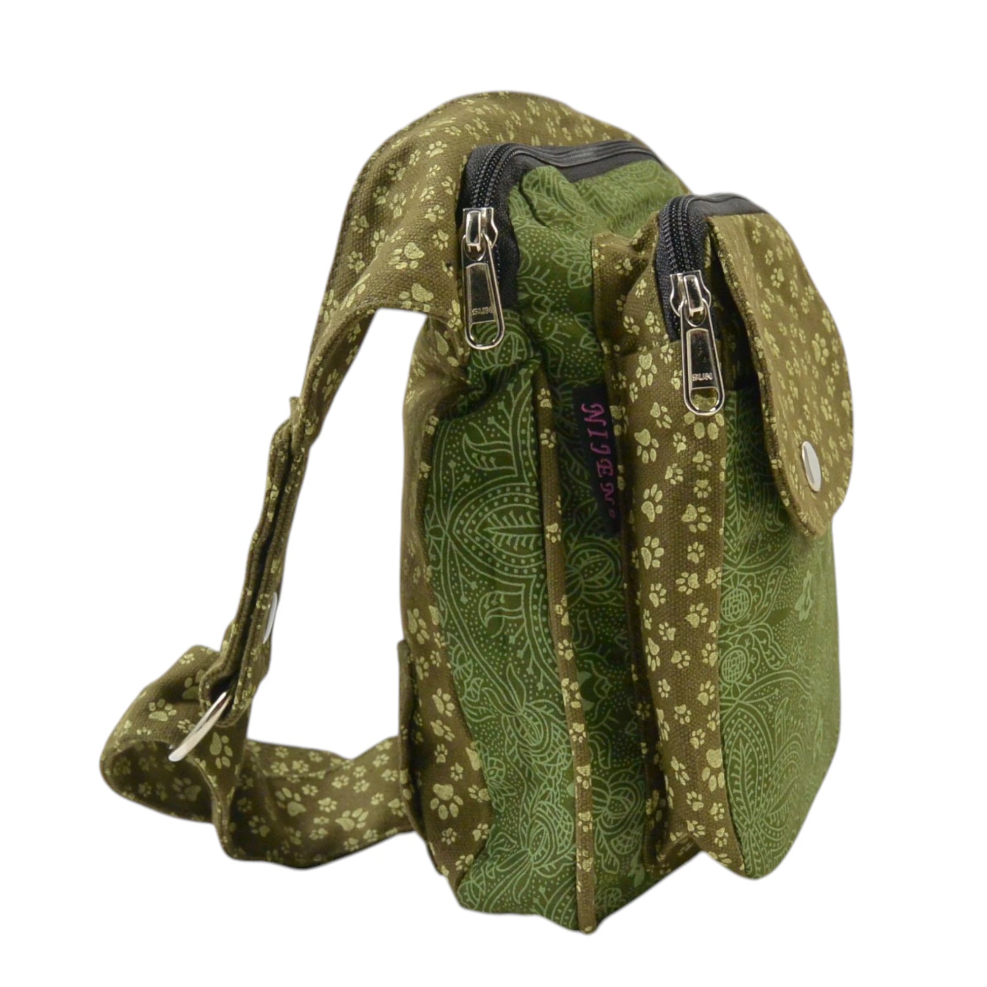 Bauchtasche für Hundespaziergang olivgrün gemustert – Nijens Freiburg mit Reißverschlussfächern. Seitenansicht.