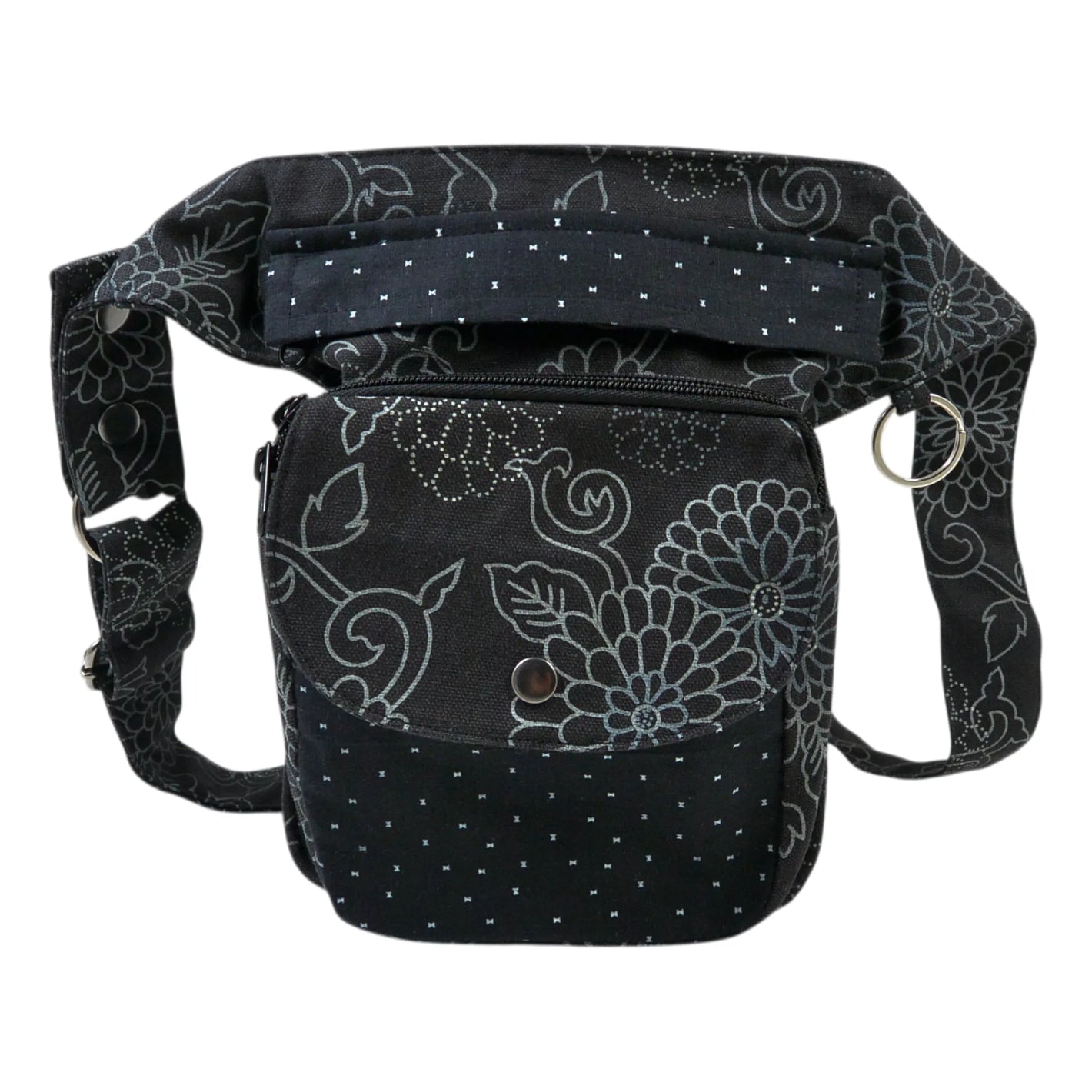 Gassi-Tasche Freiburg von Nijens in Schwarz mit floralem Muster und gepunktetem Frontfach – stilvoll und praktisch für Hundespaziergänge
